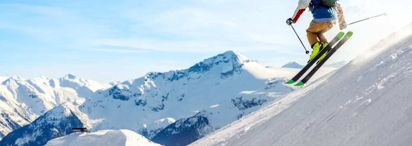 image plan large ski en montagne
