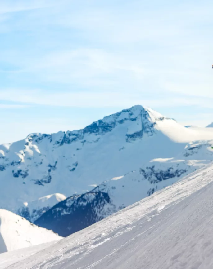 image plan large ski en montagne